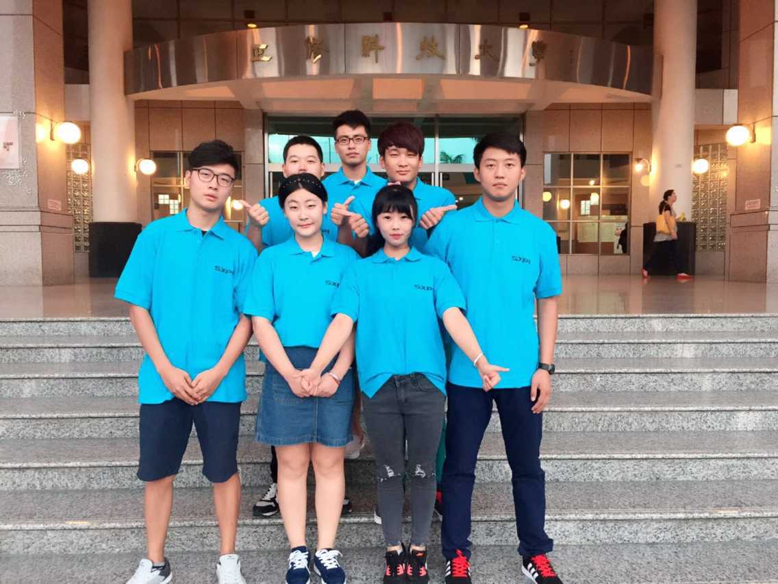 在高雄正修科技大学交流学习的学生合影