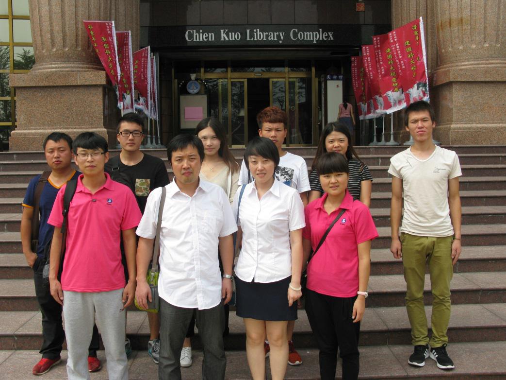 与我院在建国科技大学学习的同学合影