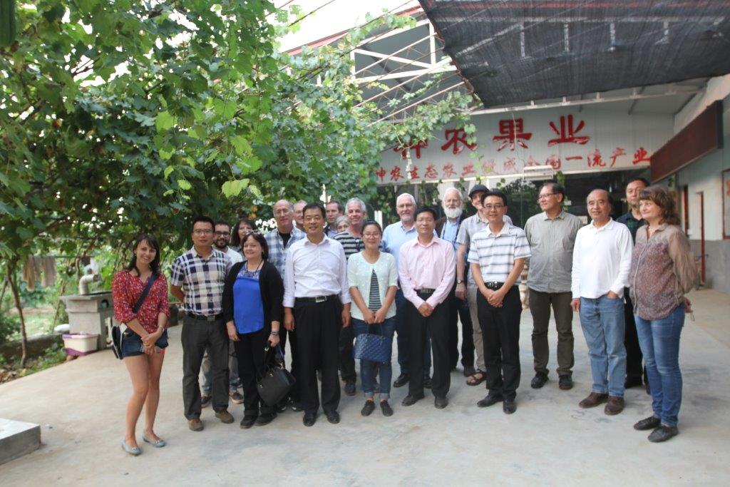 外国专家参观铜川神农果业