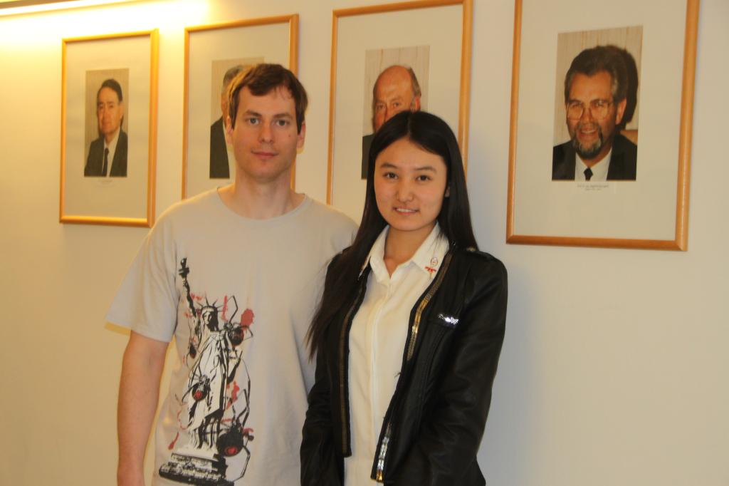 张特和德国学生在一起